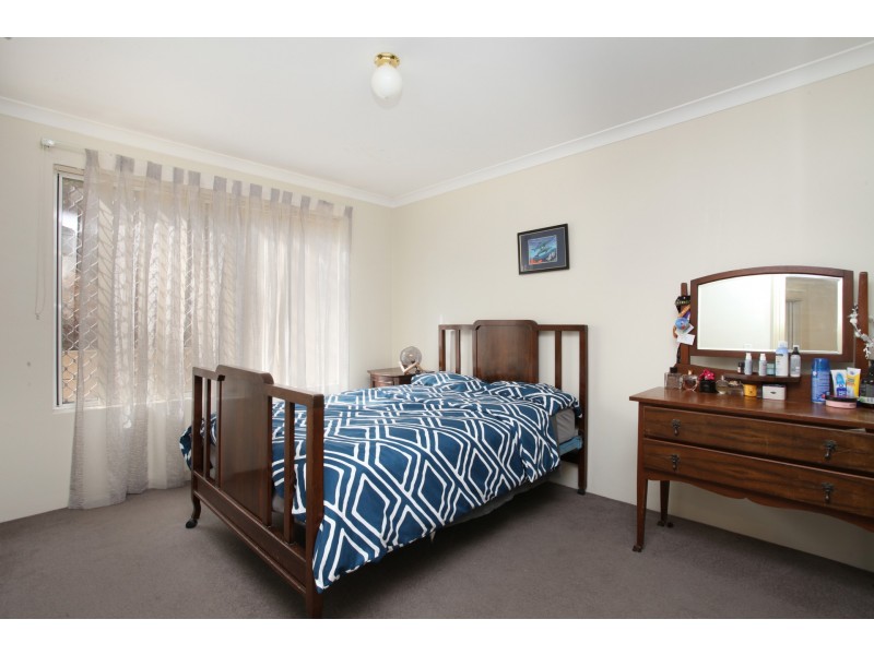 21/2 Pinewood Avenue, Kardinya WA 6163