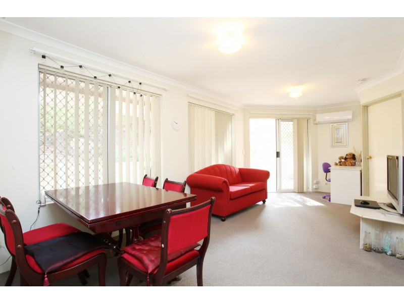 21/2 Pinewood Avenue, Kardinya WA 6163