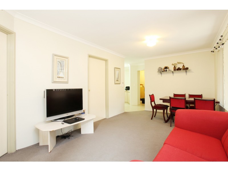 21/2 Pinewood Avenue, Kardinya WA 6163