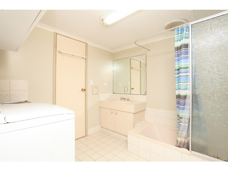 21/2 Pinewood Avenue, Kardinya WA 6163