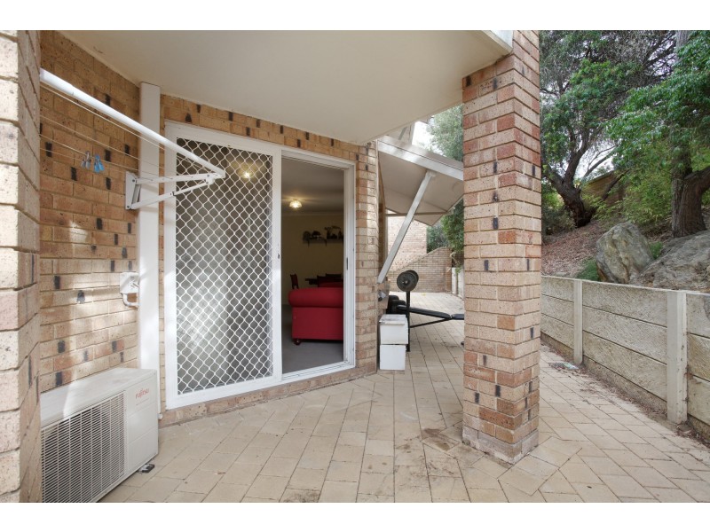21/2 Pinewood Avenue, Kardinya WA 6163
