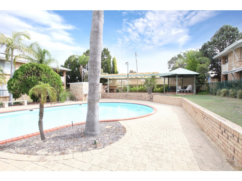 21/2 Pinewood Avenue, Kardinya WA 6163