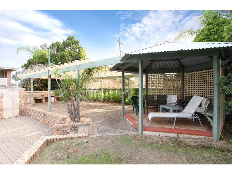 21/2 Pinewood Avenue, Kardinya WA 6163