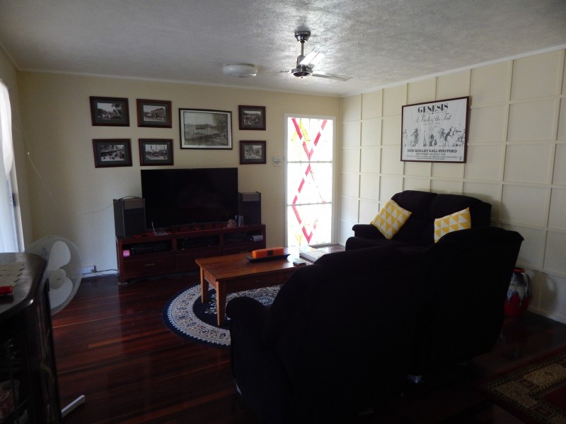 7 KARANGI ST, Rasmussen QLD 4815