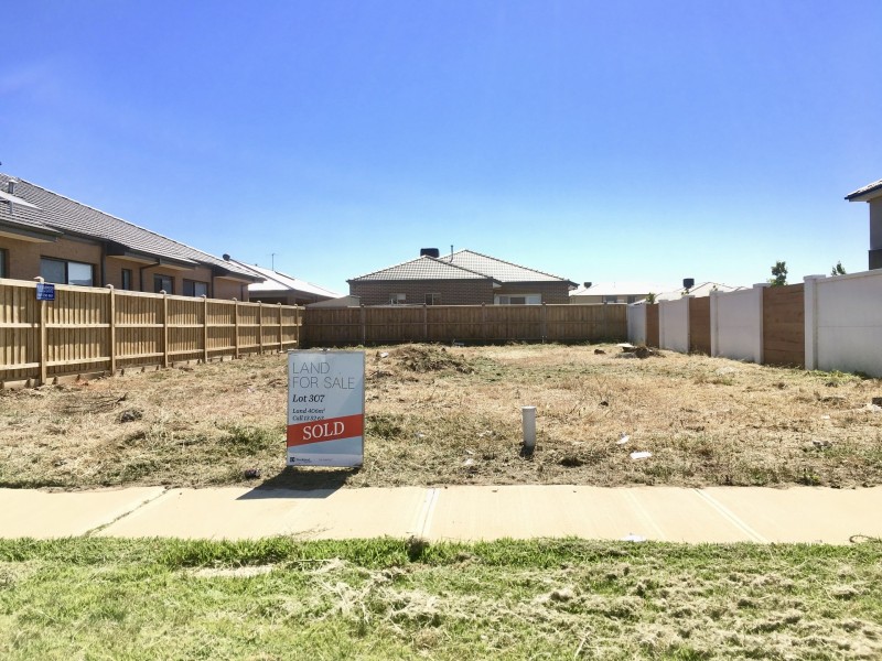 16 Durlston Street, Point Cook VIC 3030