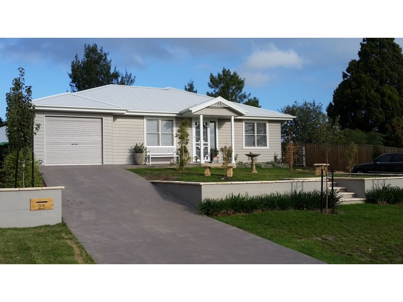 25 Gibbons Rd, Moss Vale NSW 2577