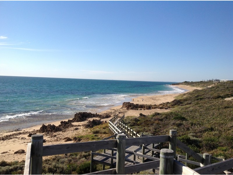 10 Rubus Vista, Halls Head WA 6210