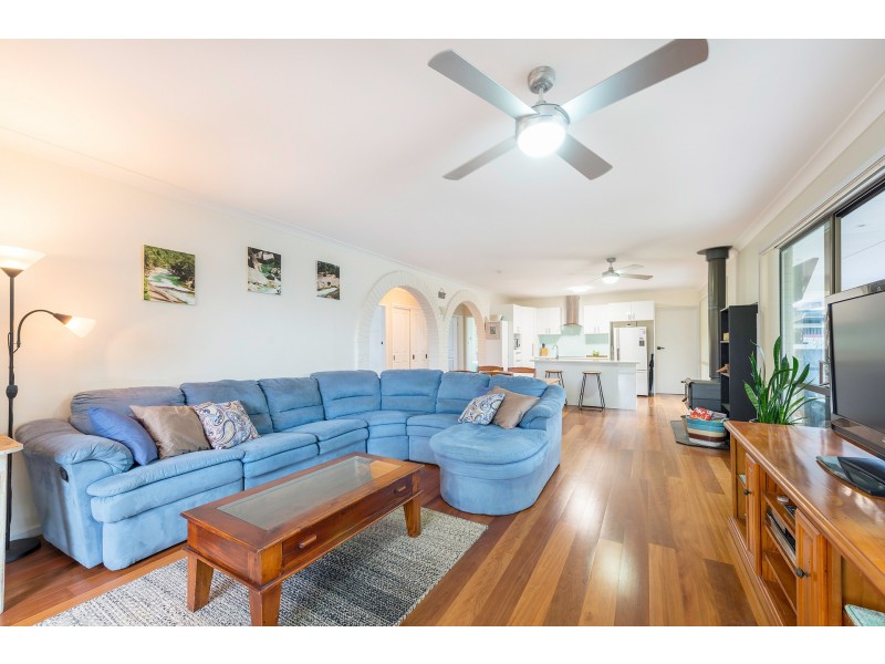 69 Old Bar Road, Old Bar NSW 2430