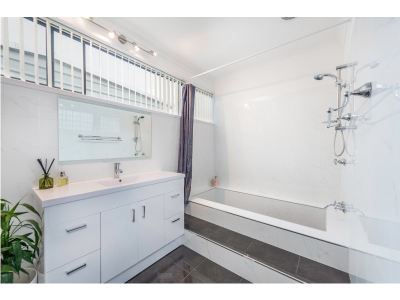 69 Old Bar Road, Old Bar NSW 2430