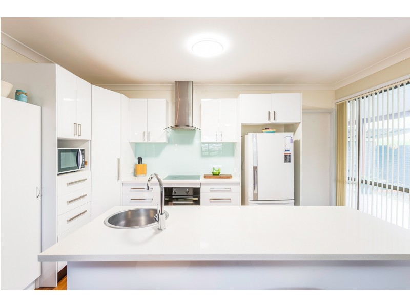 69 Old Bar Road, Old Bar NSW 2430