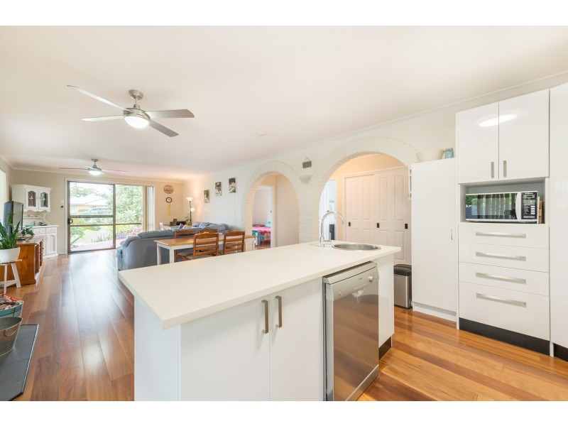 69 Old Bar Road, Old Bar NSW 2430