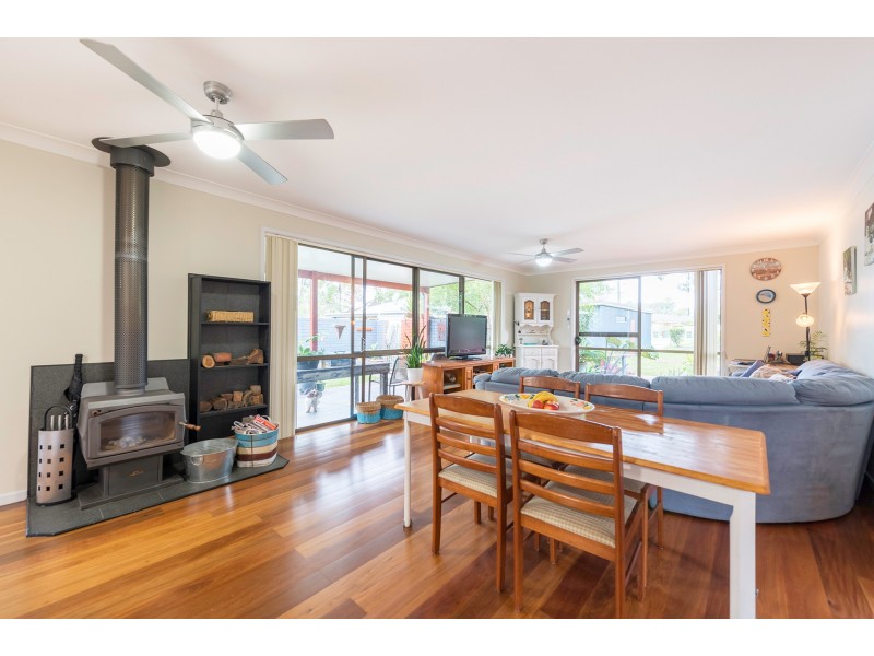 69 Old Bar Road, Old Bar NSW 2430