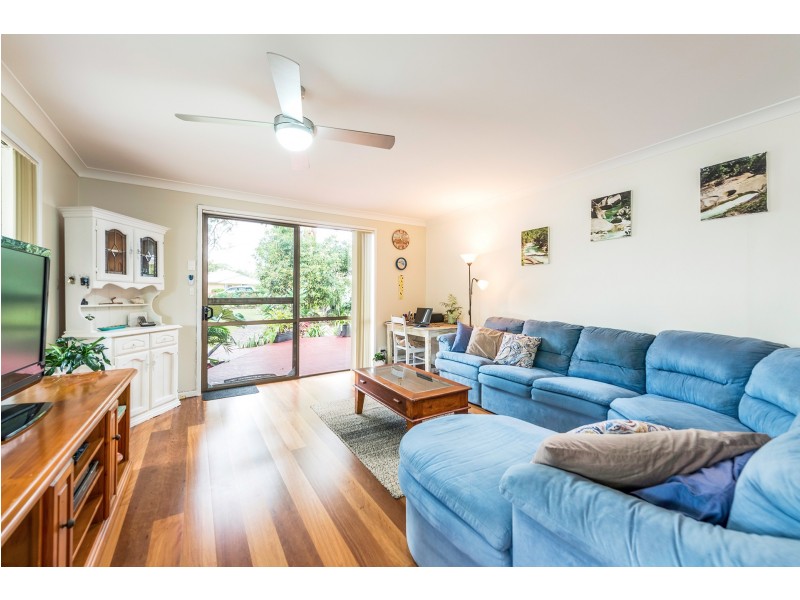 69 Old Bar Road, Old Bar NSW 2430