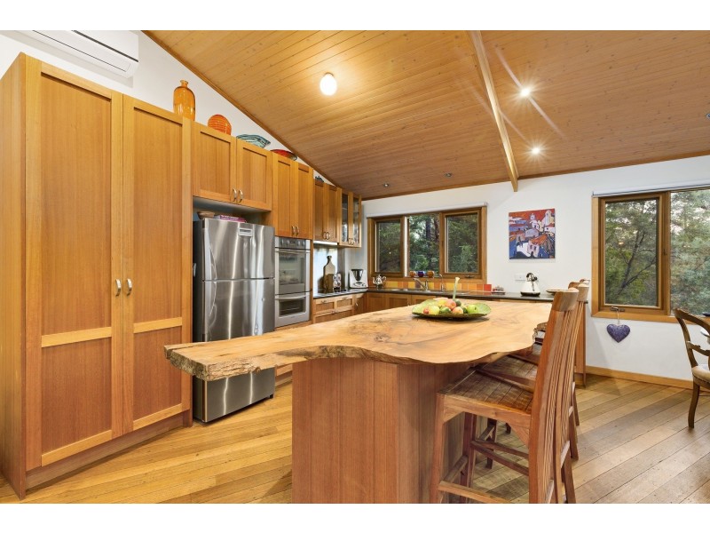 25 Sixth Street, Hepburn Springs VIC 3461