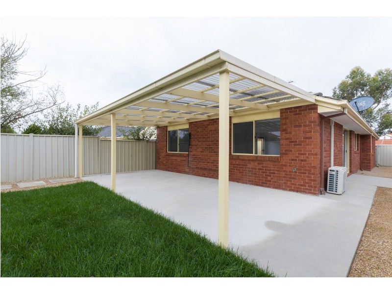 13 Lauffre Walk, Caroline Springs VIC 3023