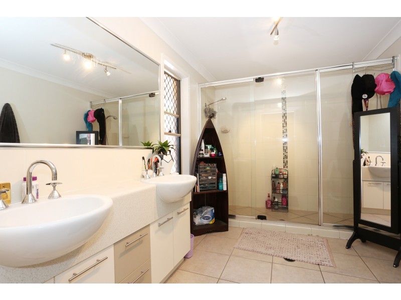 5 Sellens Court, Ningi QLD 4511