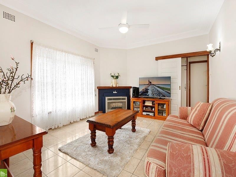 84 Dumfries Avenue, Mount Ousley NSW 2519