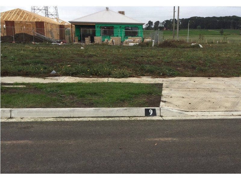 9 Pitfied Avenue, Cranbourne East VIC 3977