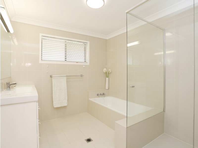 4 Mooralla Street, Tallai QLD 4213