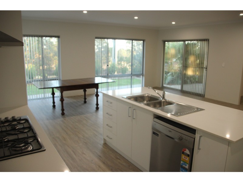 2 Croydon Street, Bellevue WA 6056