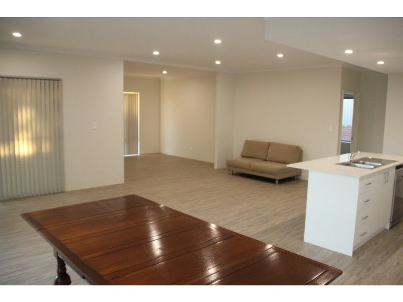 2 Croydon Street, Bellevue WA 6056