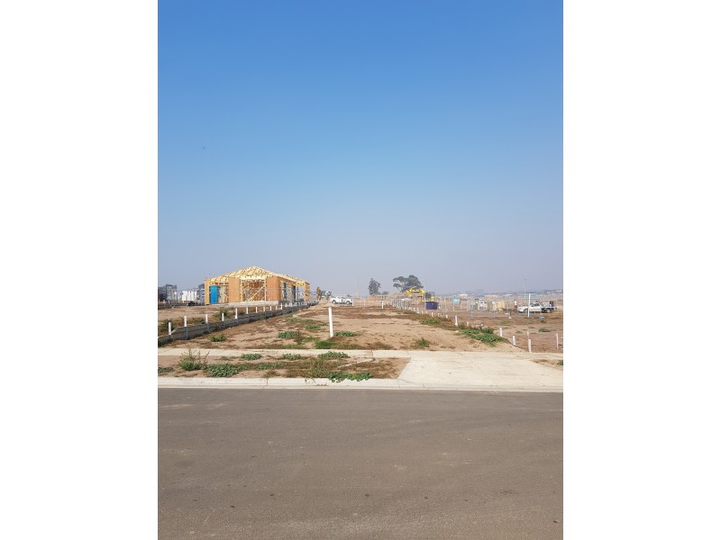 6 Sark street, Clyde North VIC 3978