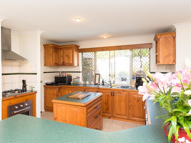 13 Truslove Close, Willagee WA 6156