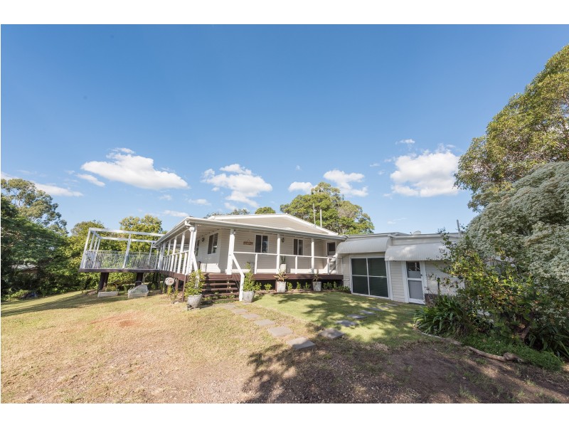 25 Angus Crescent, Kureelpa QLD 4560
