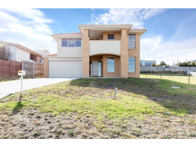 8 Lawson Drive, Lakes Entrance VIC 3909