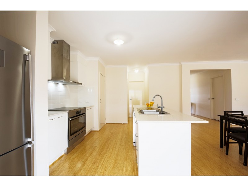 8 Lawson Drive, Lakes Entrance VIC 3909