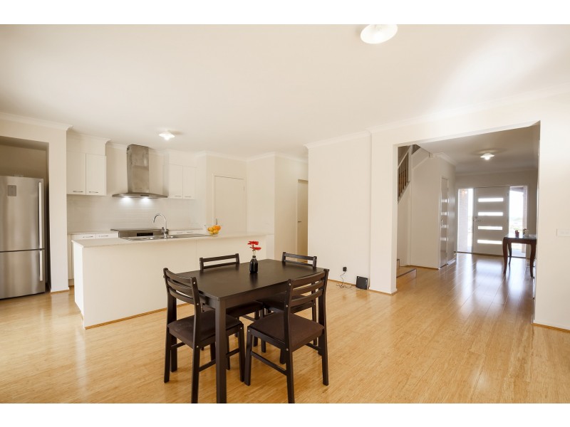 8 Lawson Drive, Lakes Entrance VIC 3909