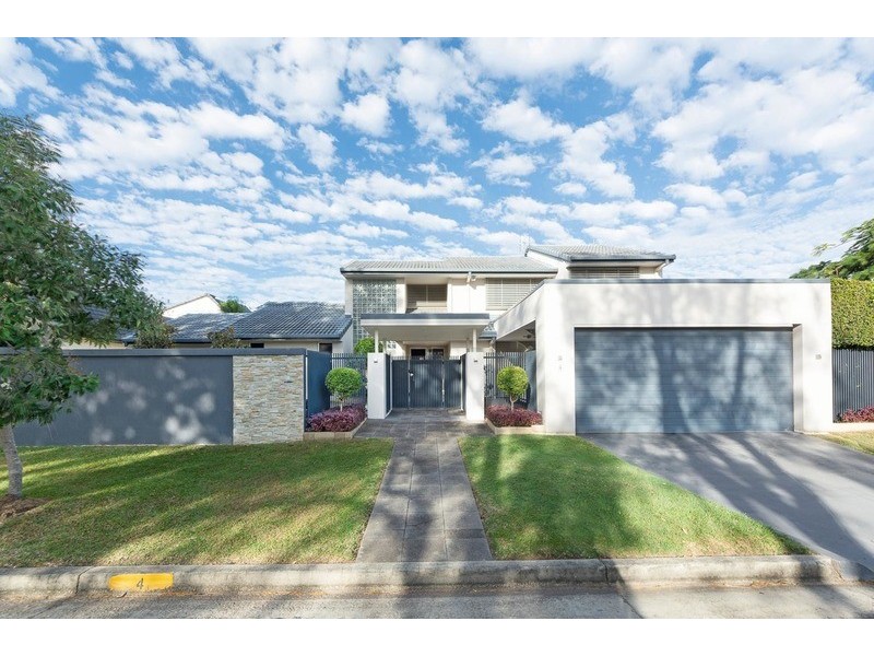 4 St Raphael Terrace, Sorrento QLD 4217