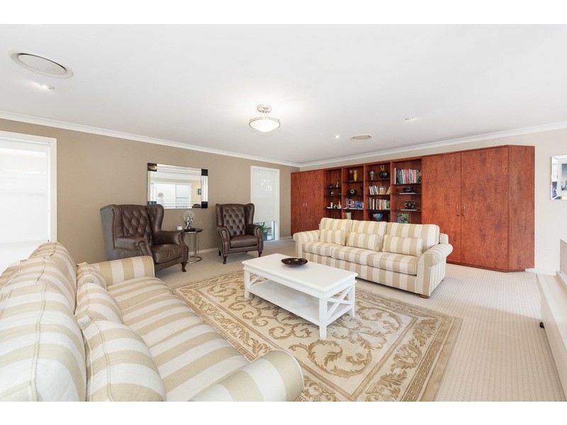 4 St Raphael Terrace, Sorrento QLD 4217