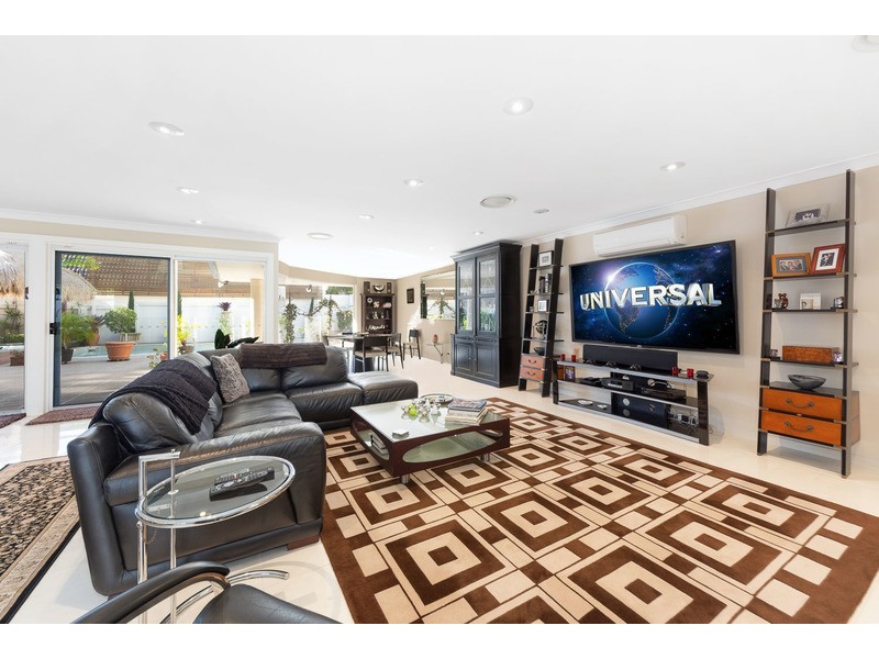 4 St Raphael Terrace, Sorrento QLD 4217