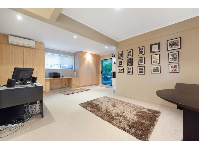 4 St Raphael Terrace, Sorrento QLD 4217