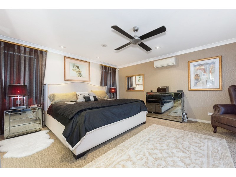 4 St Raphael Terrace, Sorrento QLD 4217