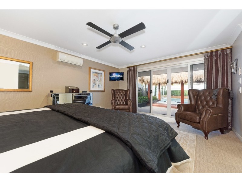 4 St Raphael Terrace, Sorrento QLD 4217