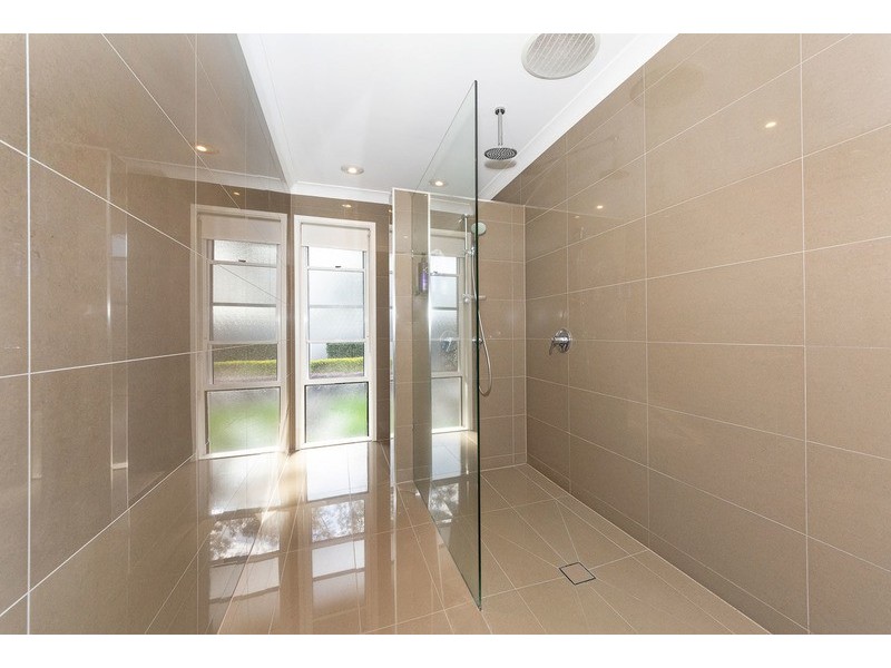 4 St Raphael Terrace, Sorrento QLD 4217