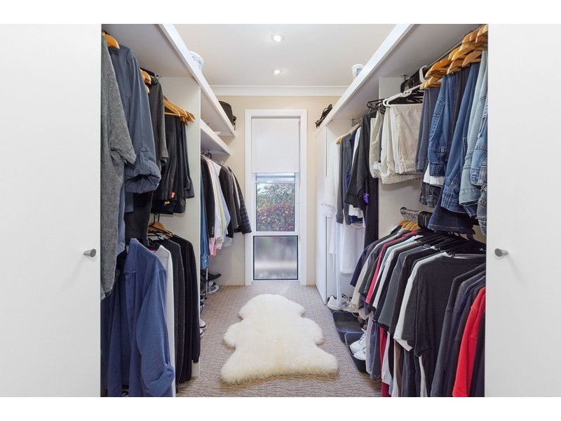 4 St Raphael Terrace, Sorrento QLD 4217