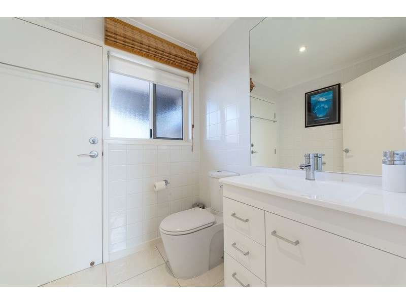 4 St Raphael Terrace, Sorrento QLD 4217