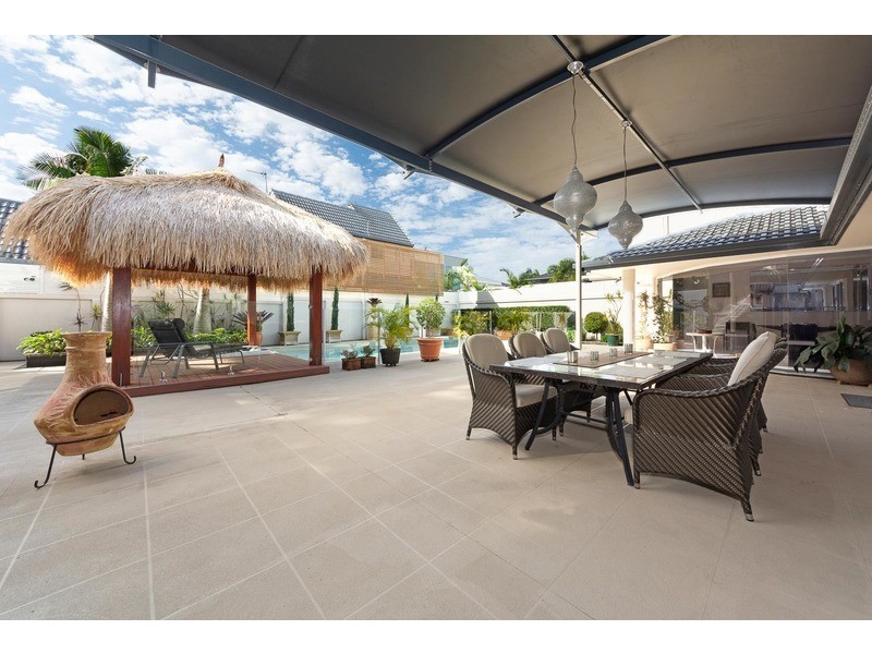 4 St Raphael Terrace, Sorrento QLD 4217