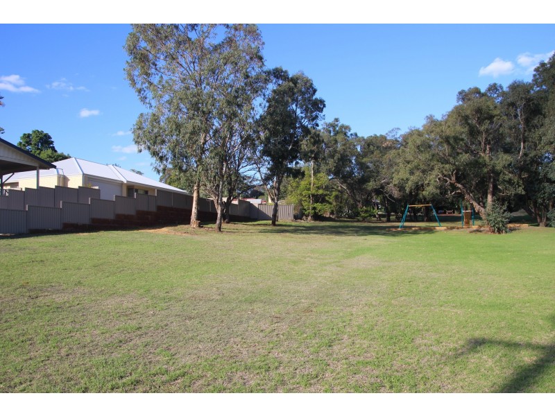 2/4 Russell Road, Greenmount WA 6056