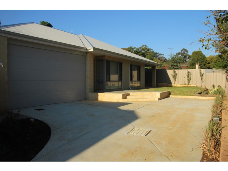 2/4 Russell Road, Greenmount WA 6056