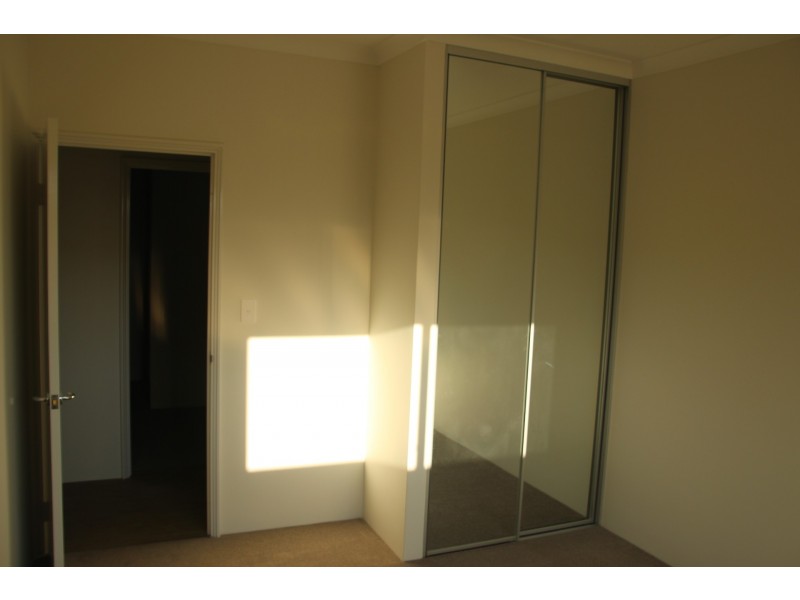 2/4 Russell Road, Greenmount WA 6056