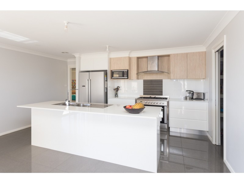 9 Downey Crescent, Orange NSW 2800