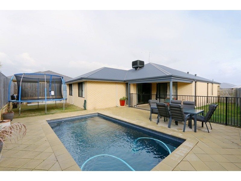 4 Opal Way, Wellard WA 6170