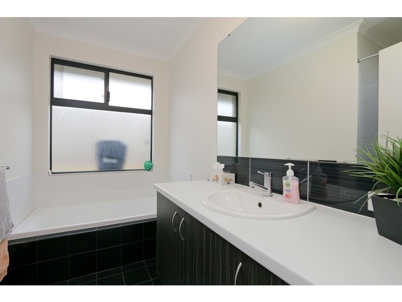 4 Opal Way, Wellard WA 6170