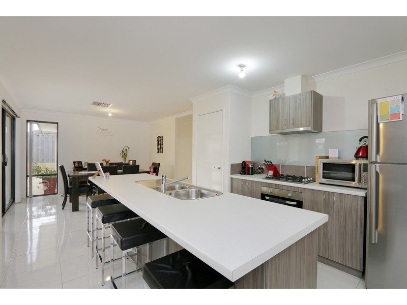 4 Opal Way, Wellard WA 6170