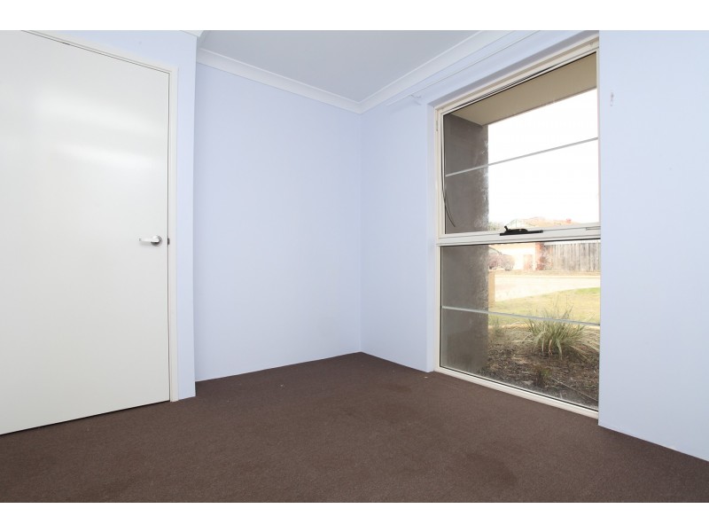 2/4 Yanderra Court, Stratton WA 6056