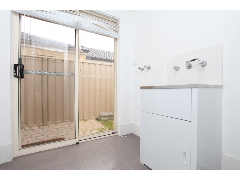 2/4 Yanderra Court, Stratton WA 6056